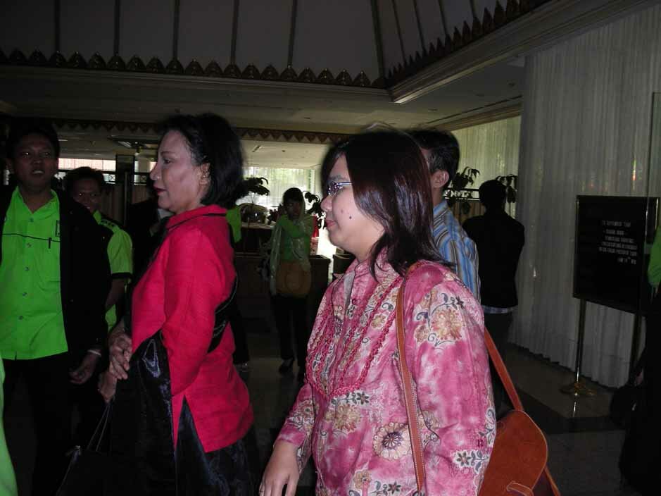 ratna sarumpaet.jpg